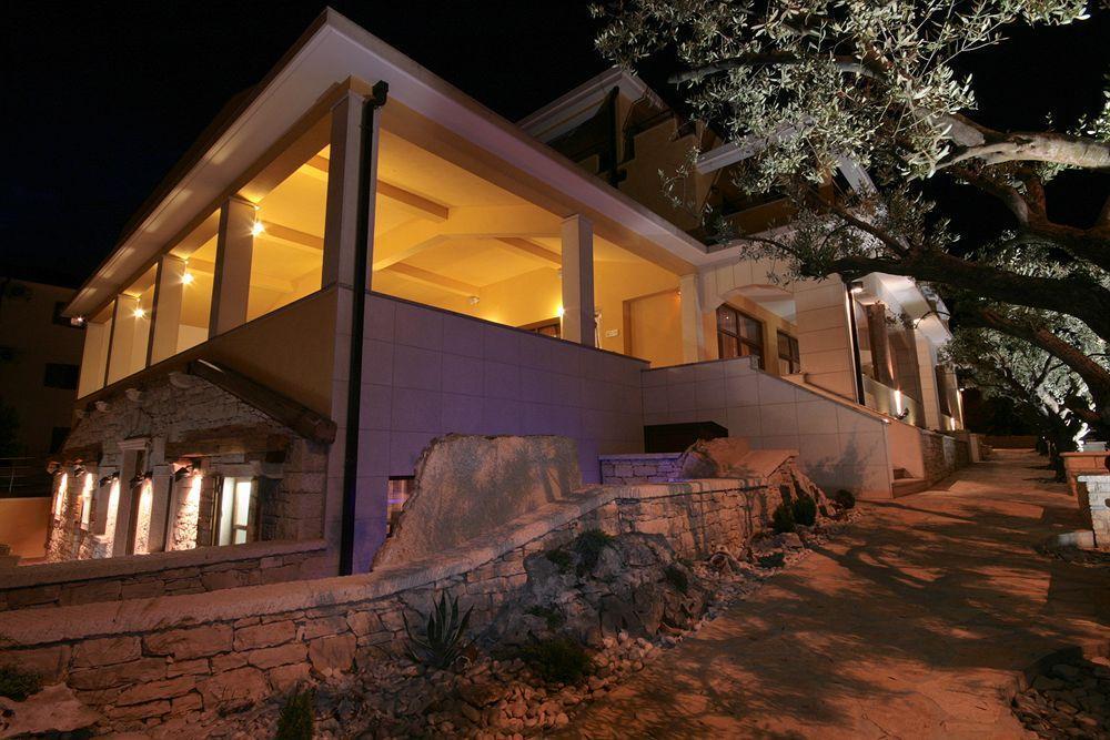Vilola Bed & Breakfast ซัมบราทิยา ภายนอก รูปภาพ
