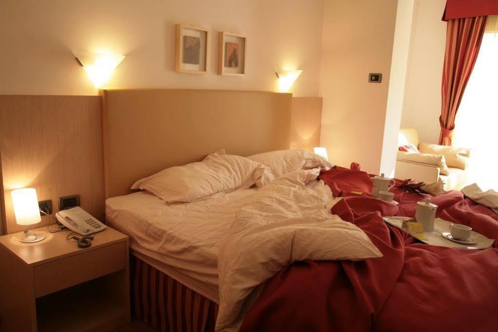 Vilola Bed & Breakfast ซัมบราทิยา ภายนอก รูปภาพ